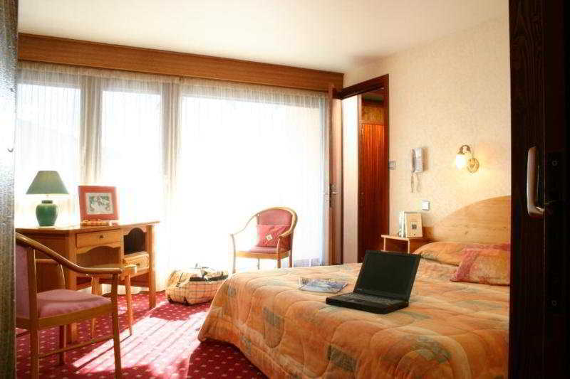 אוש Chris-Tal Hotel מראה חיצוני תמונה